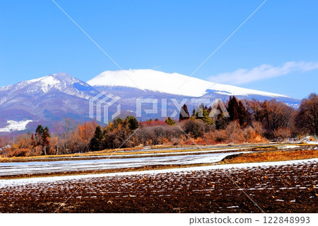 三月白雪皚皚的淺間山 三月白雪皚皚的淺間山 122848993