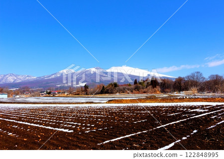 三月白雪皚皚的淺間山 三月白雪皚皚的淺間山 122848995