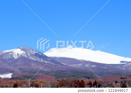 三月白雪皚皚的淺間山 122849017