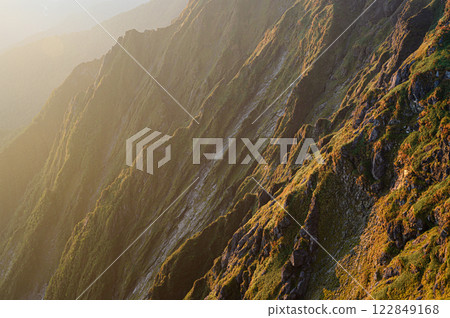 Mountainside dyed in the morning sun: Mountain scenery of the Tanigawa mountain range 122849168