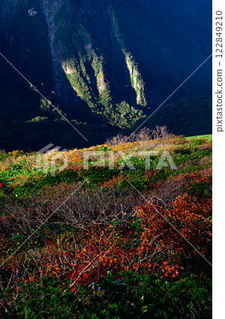 Tanigawa mountain range: Autumn mountain scenery Tanigawa mountain range: Autumn mountain scenery 122849210