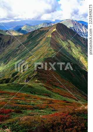Tanigawa mountain range: Autumn mountain scenery 122849275