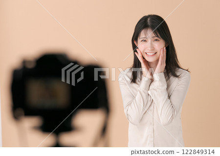 Shooting scene of female model Shooting scene of female model 122849314