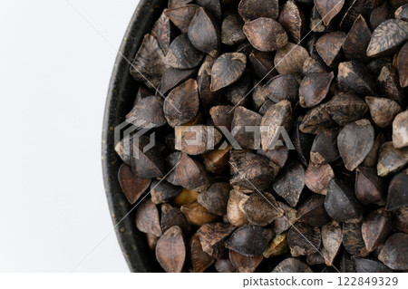 Close-up of buckwheat (buckwheat seeds with husks) Close-up of buckwheat (buckwheat seeds with husks) 122849329
