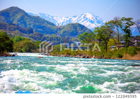 Tonegawa和Tanigawadake在春天 122849395