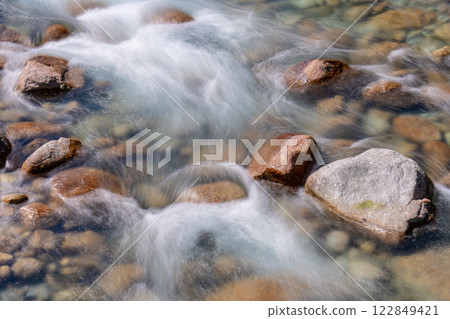 流經巨岩的宮之浦川溪谷、屋久島、阿爾卑斯山近海（春季） 122849421