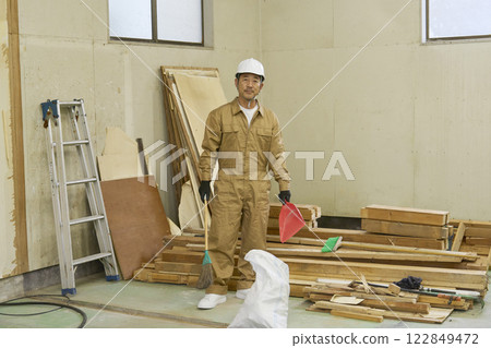 Man in work clothes, demolition site, portrait, looking at camera 122849472