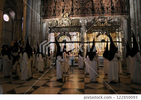 西班牙塞維利亞大教堂復活節遊行 122850093
