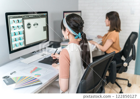 A woman who works as a photo editor, image editor, photo processor, retoucher, and graphic designer 122850127