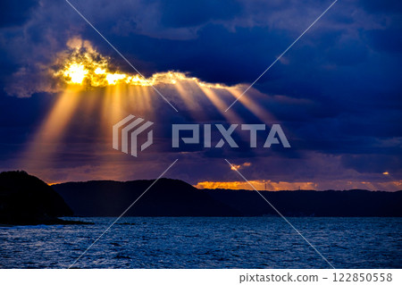 落入大海的日落 122850558