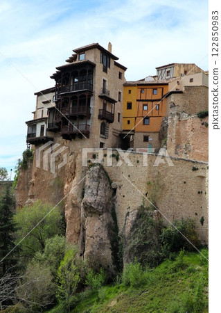 Hanging houses in Cuenca, Spain Hanging houses in Cuenca, Spain 122850983