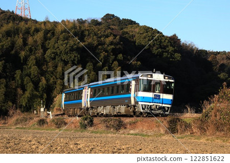 [JR Shikoku] Kiha 185 series express "Muroto" (Mugi Line: Kuwano - Awa Tachibana) 122851622