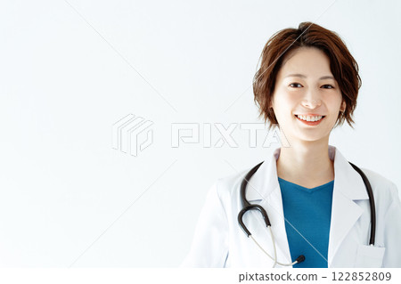 穿白大褂的女人 122852809