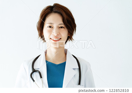 穿白大褂的女人 122852810