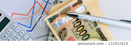 Graph and banknote banner material, weak yen, strong yen, lowest price, highest price 122852819