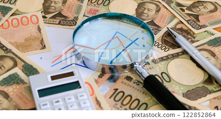 圖表、紙幣和放大鏡 橫幅材料 疲軟的日圓 強勁的日圓 最低價 最高價格 長寬比 2:1 圖表、紙幣和放大鏡 橫幅材料 疲軟的日圓 強勁的日圓 最低價 最高價格 長寬比 2:1 122852864