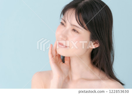 Beauty image of a smiling young woman 122853630