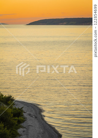 Evening sunset on the sea 122854699