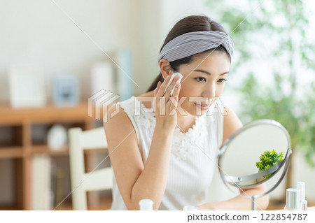 A young woman doing skin care 122854787