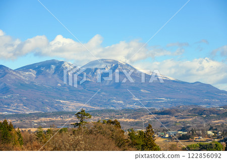 淺間山的巧克力蛋糕和山腳下的風景[長野縣] 122856092