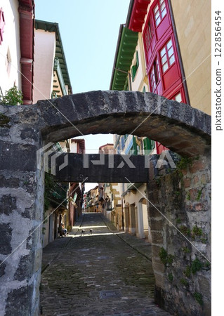 Alley in Hondarribia, Spain Alley in Hondarribia, Spain 122856454