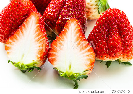 Bright red fresh spring strawberries Bright red fresh spring strawberries 122857060
