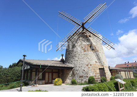 西班牙畢爾巴鄂的風車 西班牙畢爾巴鄂的風車 122857385