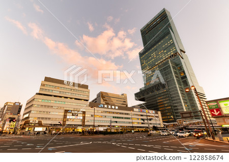 JR Tennoji Station & Abeno Harukas, full view, evening view [same angle 1/4] 122858674