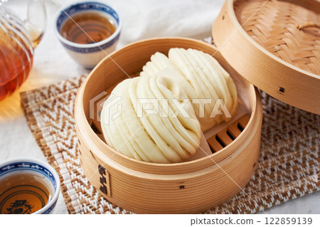 Fluffy Hanamaki steamed in a bamboo steamer - Chinese steamed bread 122859139