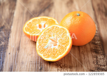 Seasonal mandarin oranges (Iyokan) 122859385