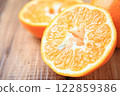 Seasonal mandarin oranges (Iyokan) 122859386