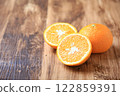 Seasonal mandarin oranges (sweet spring) 122859391