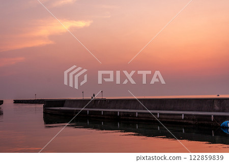 (Toyama Viewpoint) Toyama Prefecture, Sunset over the sea, Spectacular scenery, April (Toyama Viewpoint) Toyama Prefecture, Sunset over the sea, Spectacular scenery, April 122859839