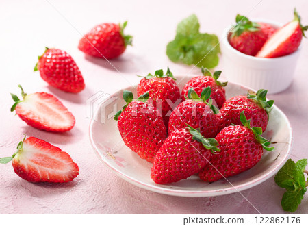 新鮮的草莓 新鮮的草莓 122862176