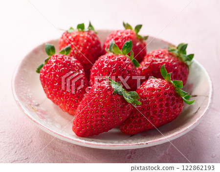 Fresh strawberries 122862193