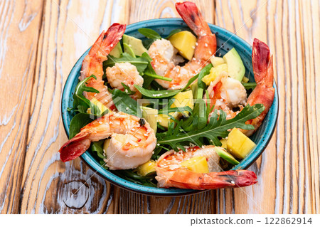 Salad with tiger shrimps , avocado and mango . Top view Salad with tiger shrimps , avocado and mango . Top view 122862914