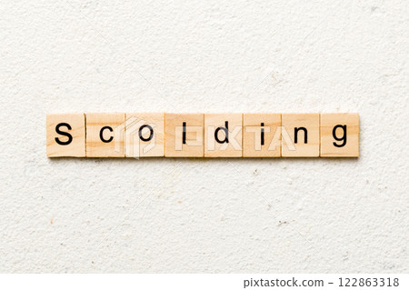 scolding word written on wood block. scolding text on table, concept 122863318