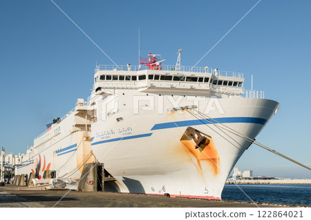 [The rampway in front of the Sunflower Furano, anchored at Oarai Port] 122864021