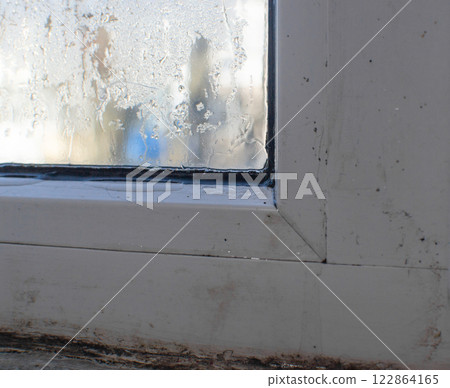 water on the plastic window due to poor heating and cold. 122864165