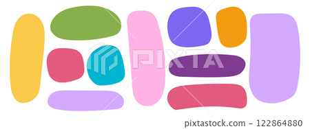 Set of cute textbox frames in doodle style. Organic shapes for tags, speech or quote bubbles isolated on white background. Hand-drawn asymmetric geometric forms. Vector flat illustration 122864880