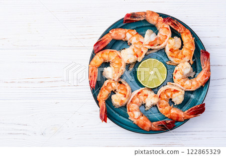 Grilled Tiger shrimps with lime photography . Top view 122865329