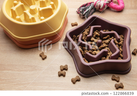 Slow feeding bowl preventing gulping and improving digestion in dogs Slow feeding bowl preventing gulping and improving digestion in dogs 122866839