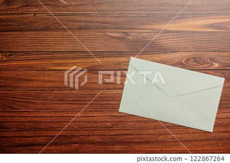 桌子上的信封 桌子上的信封 122867264