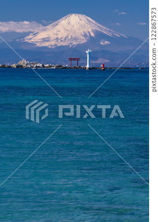 《神奈川縣》富士山和大海的景色/森戶海岸 122867573
