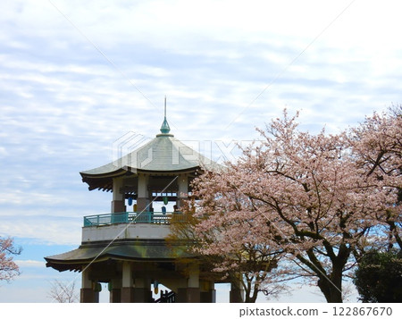 Cloudy sky, cherry blossoms and observation deck 122867670