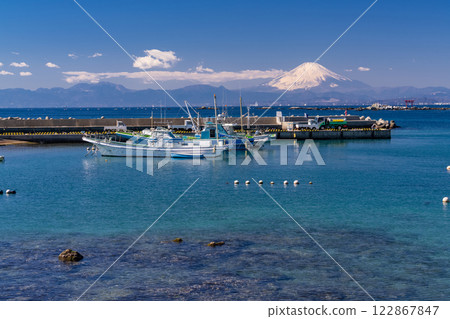 《Kanagawa Prefecture》 Mt. Fuji and fishing boat Manase fishing port 122867847