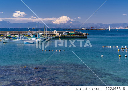 《Kanagawa Prefecture》 Mt. Fuji and fishing boat Manase fishing port 122867848