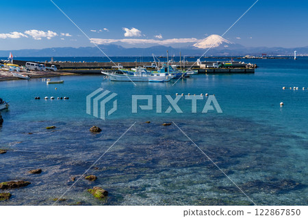 《Kanagawa Prefecture》 Mt. Fuji and fishing boat Manase fishing port 《Kanagawa Prefecture》 Mt. Fuji and fishing boat Manase fishing port 122867850