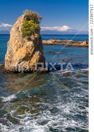 從神奈川縣立石公園眺望冬天的富士山 122867917