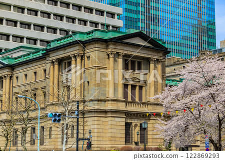 Cherry blossoms in front of the Bank of Japan Head Office, Chuo Ward, Tokyo Cherry blossoms in front of the Bank of Japan Head Office, Chuo Ward, Tokyo 122869293